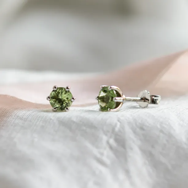 Gold earrings with peridots SALSA Image