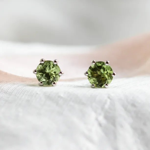 Gold earrings with peridots SALSA Image