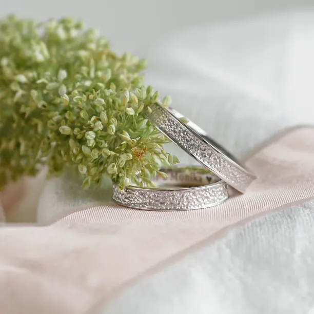 Unusual wedding bands with relief PERFORA Image