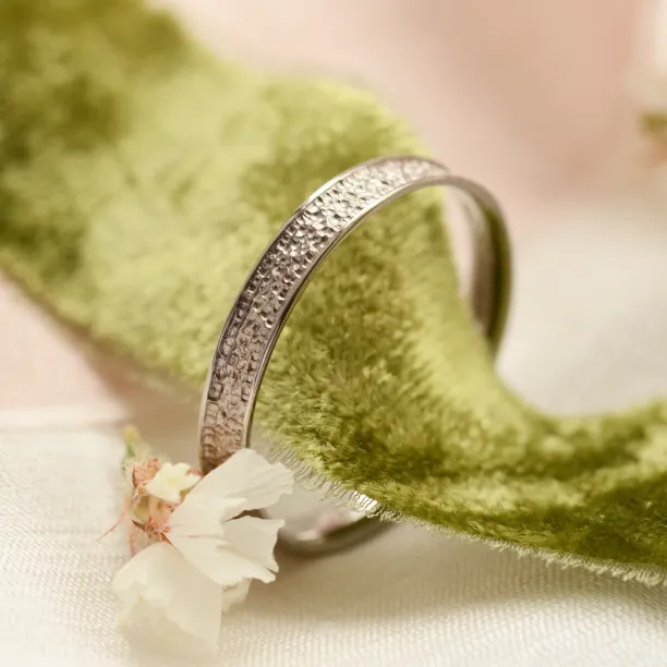 Unusual wedding bands with relief PERFORA Image