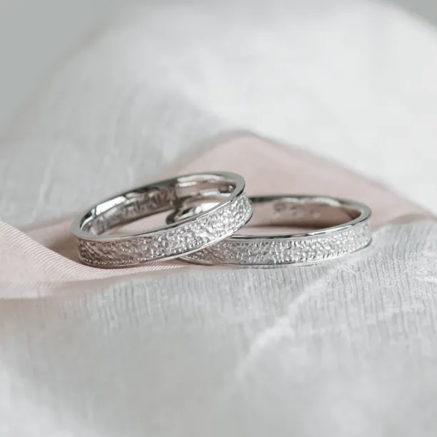 Unusual wedding bands with relief PERFORA Image