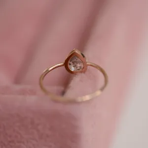 Minimalist gold ring with salt and pepper diamond XENÉ Thumbnail