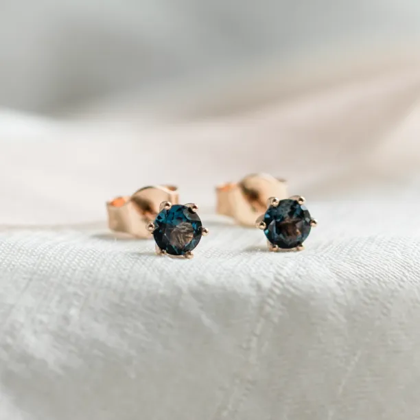 Stud earrings with blue topaz DENIM Image