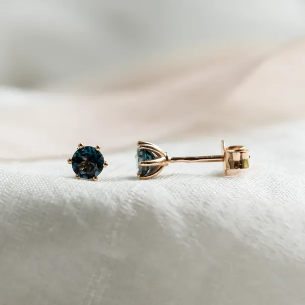 Stud earrings with blue topaz DENIM Image