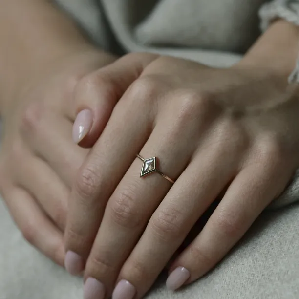Solid gold ring with salt and pepper diamond STEW Image