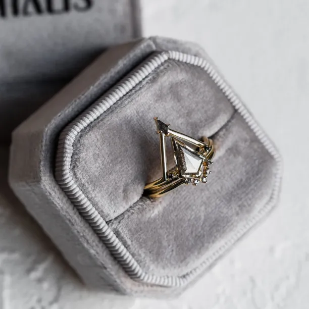 Engagement ring set with salt'n'pepper diamonds MEGHAN Image