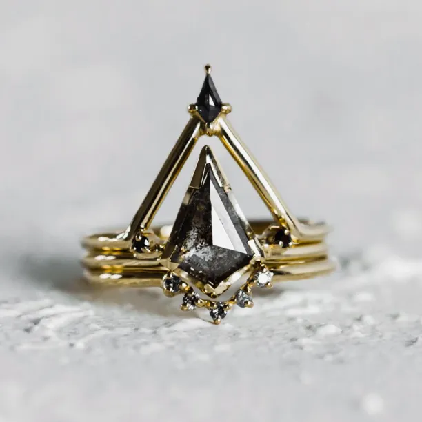 Engagement ring set with salt'n'pepper diamonds MEGHAN Image