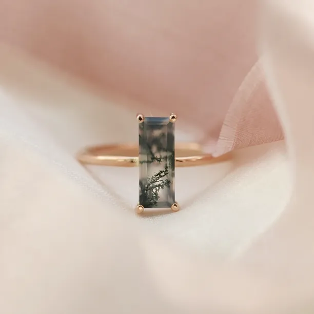 Gold ring with moss agate MOS Image