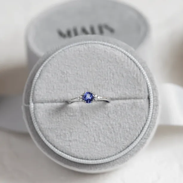 Gold ring with tanzanite and natural diamonds MONNYS Image