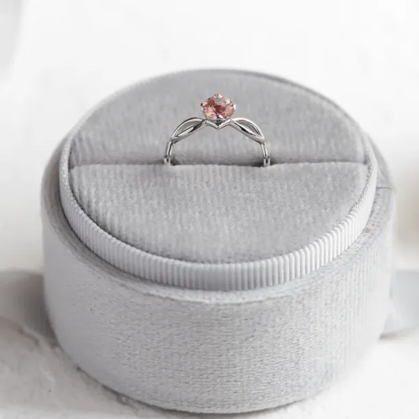 Solid gold Irish knot ring for women with strawberry quartz QUEENLY Image