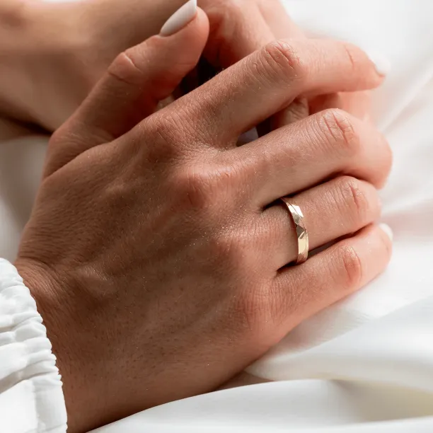 Gold hammered wedding rings with line LIDO Image