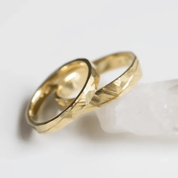 Gold hammered wedding rings with line LIDO Image