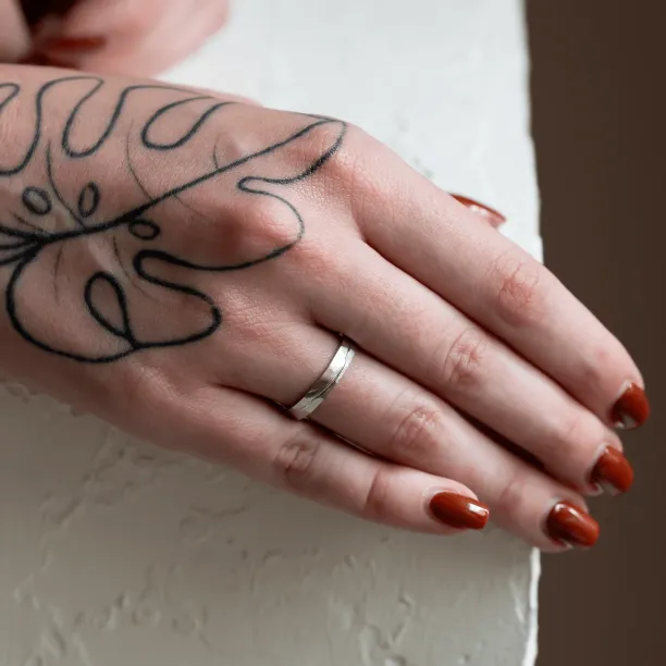 Gold hammered wedding rings with line LIDO Image