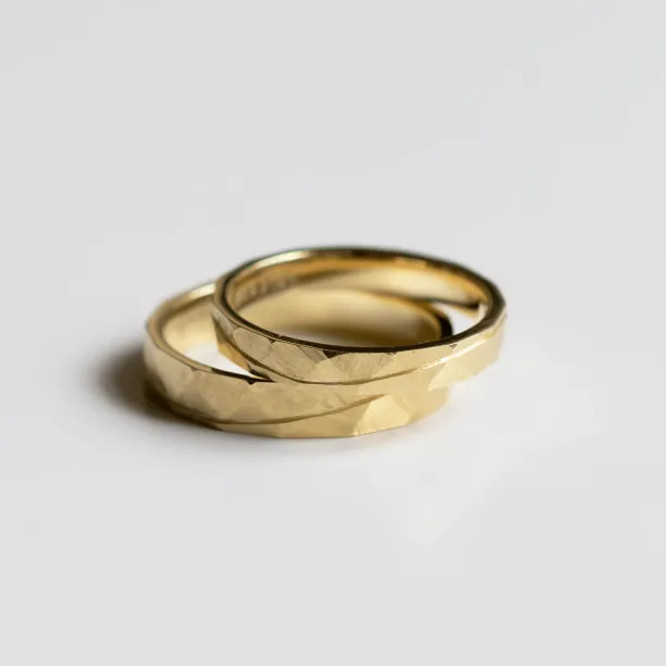 Gold hammered wedding rings with line LIDO Image
