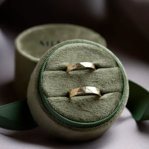 Gold hammered wedding rings with line LIDO Image