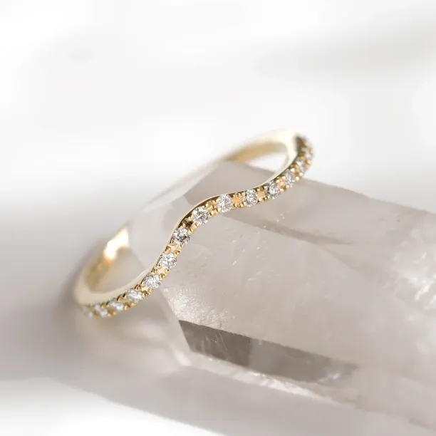 Gold eternity ring with diamonds TIEROS Image