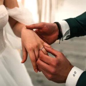 Gold eternity ring with diamonds TIEROS Thumbnail