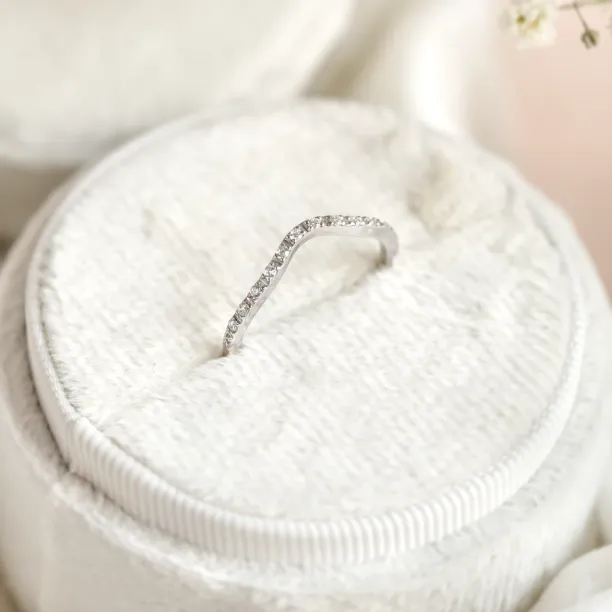 Gold eternity ring with diamonds TIEROS Image