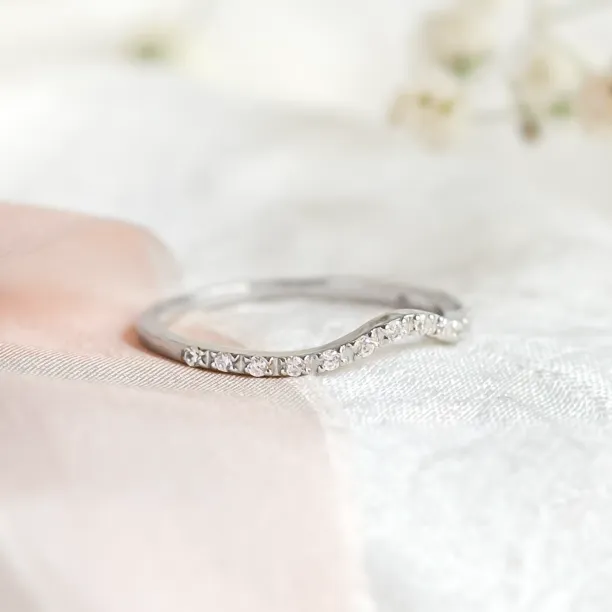 Gold eternity ring with diamonds TIEROS Image