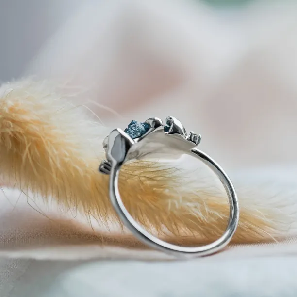 Gold raw blue diamond ring with classic diamonds POSEIDON Image