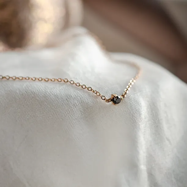 Minimalist bracelet with a black diamond BLAKE Image