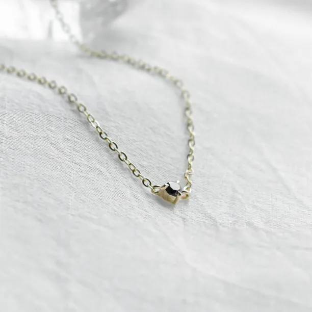 Minimalist bracelet with a black diamond BLAKE Image