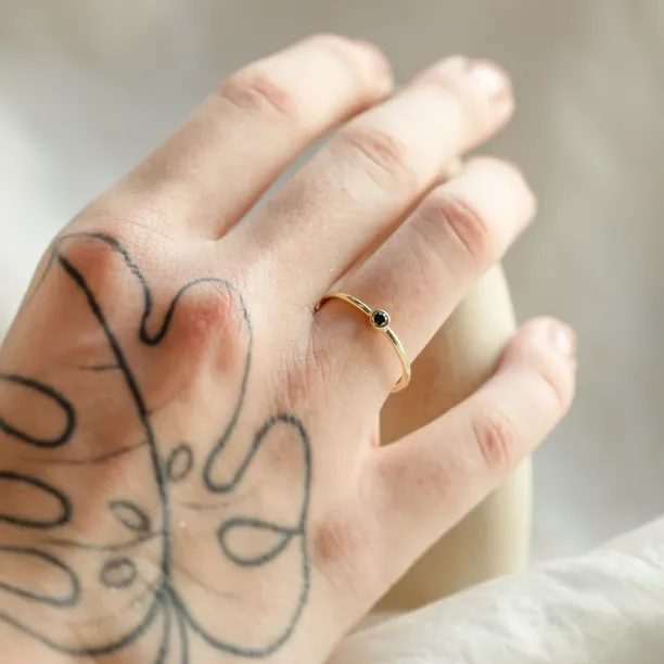 Minimalist ring with black diamond BLAIZE Image