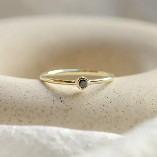 Minimalist ring with black diamond BLAIZE Image