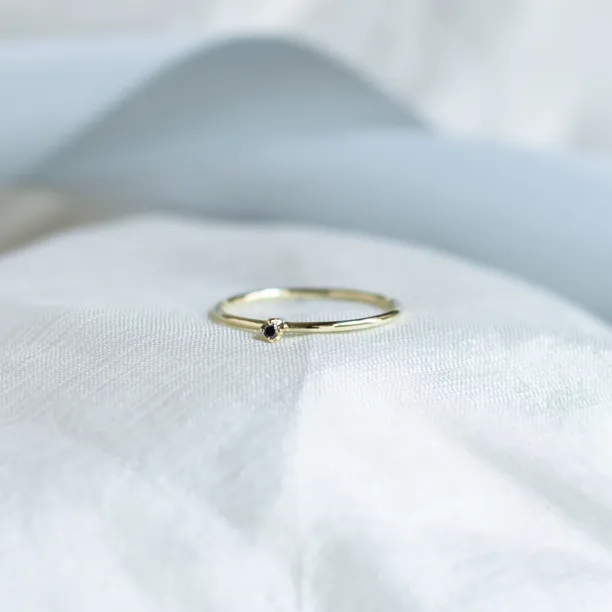 Gold minimalist ring with black diamond BRUNO Image