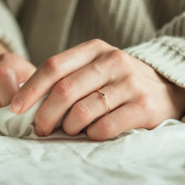 Gold minimalist ring with black diamond BRUNO Image