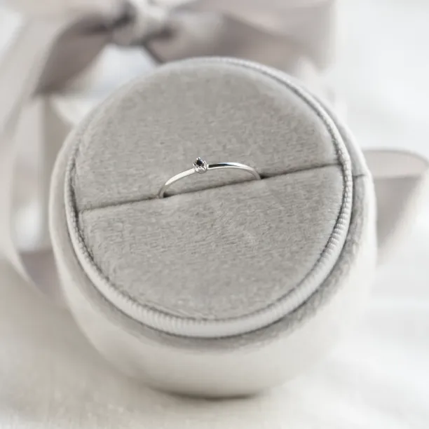 Gold minimalist ring with black diamond BRUNO Image