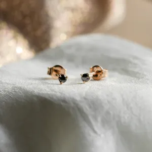 Golden minimalist earrings with black diamonds CHARNA Thumbnail