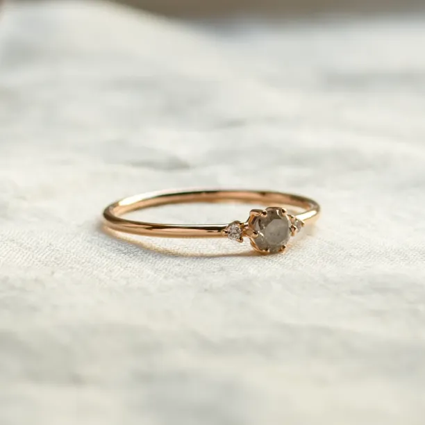 Minimalist salt and pepper and classic diamond ring FRANCO Image