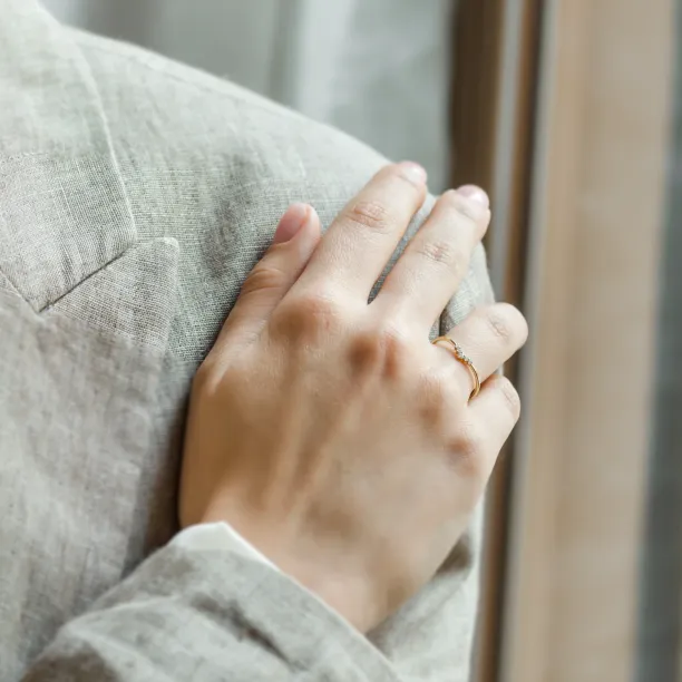 Minimalist curved diamond wedding ring UMA Image