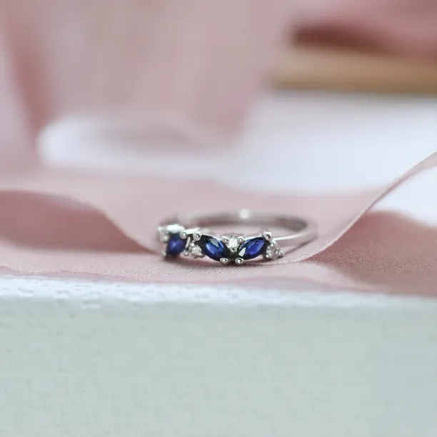 Gold ring with sapphires and round diamonds VALLY Image
