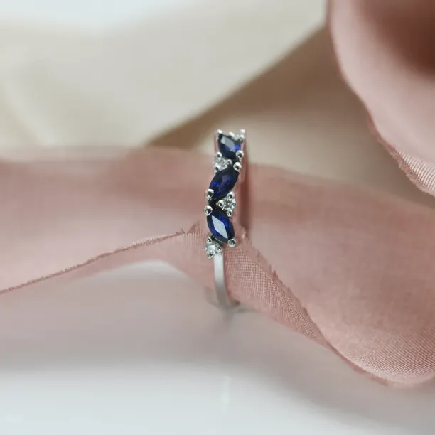 Gold ring with sapphires and round diamonds VALLY Image