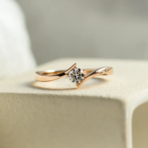 Gold engagement ring with lab-grown diamond GRESIA Image