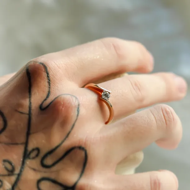 Gold engagement ring with lab-grown diamond GRESIA Image