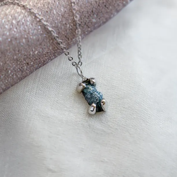 Gold necklace with raw blue diamond LORELEI Image