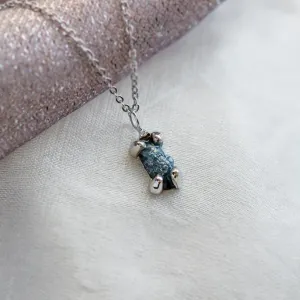 Gold necklace with raw blue diamond LORELEI Thumbnail