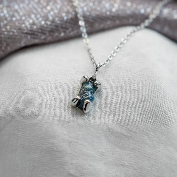 Gold necklace with raw blue diamond LORELEI Image