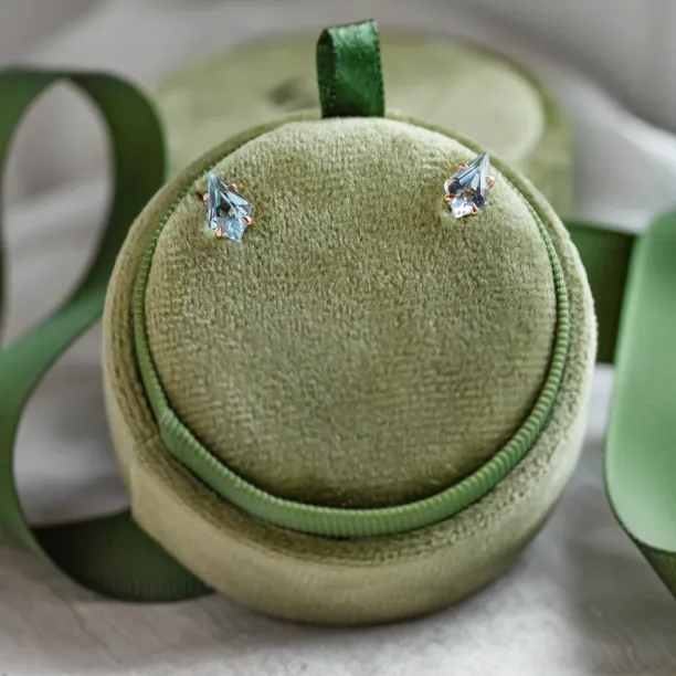 Gold earrings with topaz in kite shape RIAN Image