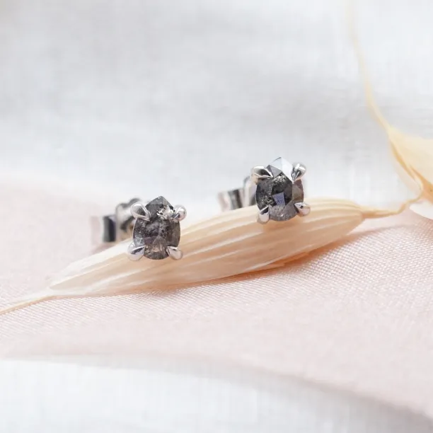 Gold minimalist earrings with salt and pepper diamonds STELLIE Image