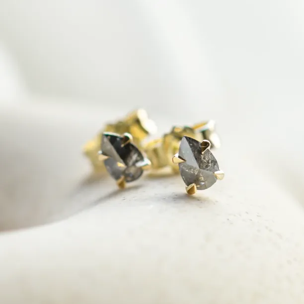 Gold minimalist earrings with salt and pepper diamonds STELLIE Image