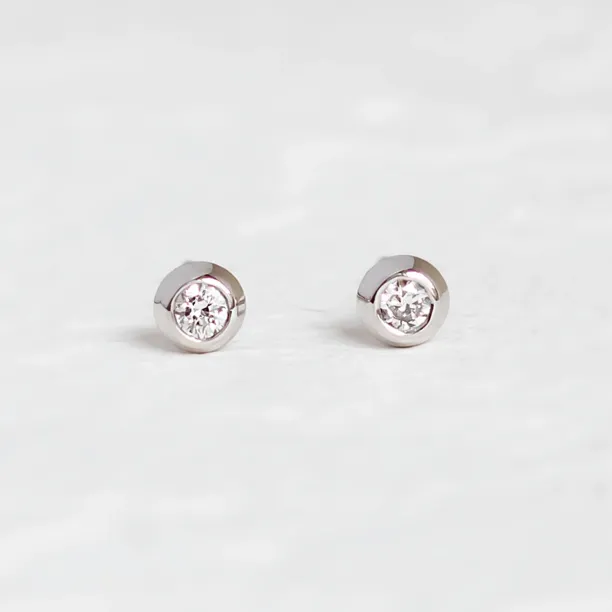 ANY Golden stud earrings with diamonds Image