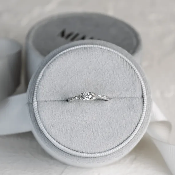 KREKE gold diamond engagement ring Image