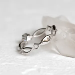 Gold entwined ring with diamond QUEENS Thumbnail