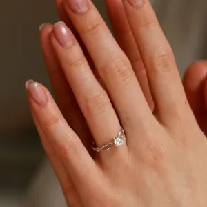 Gold entwined ring with diamond QUEENS Thumbnail