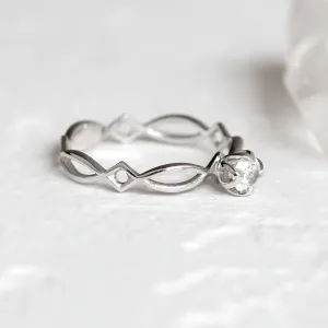 Gold entwined ring with diamond QUEENS Thumbnail