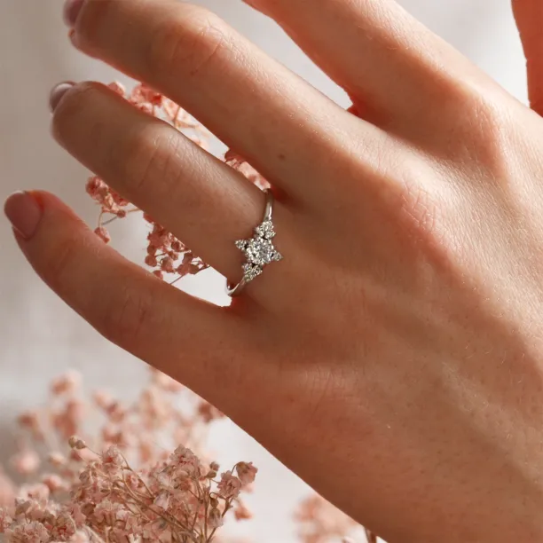 Romantic engagement ring with lab-grown diamonds POMPI Image